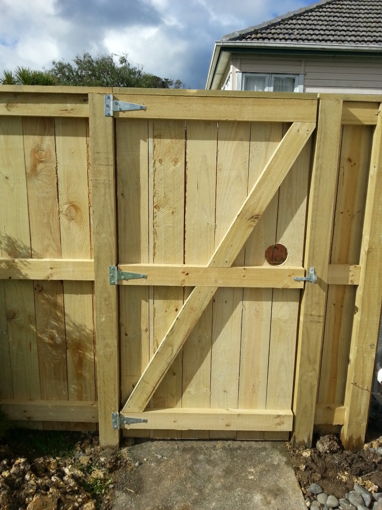 Wooden pedestrian gate 20140730_122255 | Auckland Fences